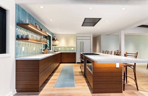 Kailua House | NEW REMODEL STEPS TO SAND, AC, HEATED POOL, MINIMUM STAY 7 NIGHTS, CONTACT OWNER