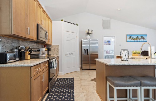 Drayton House | New remodeled home with patio in cul-de-sac. 12 sleep accommodating.