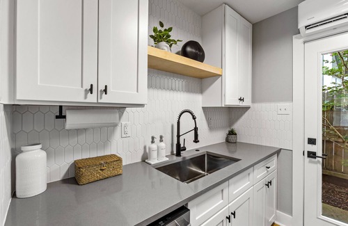 Houston Heights House | NEW Remodeled Heights Luxury/High End/King Bed/Walk to Trail/Nespresso