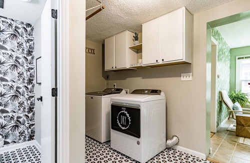 North Raleigh House | NEW! Remodeled, LARGE Raleigh home. Pets Welcome!
