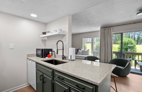 Pinehurst Condo | NEW reno! Walk to Pinehurst CC, The Cradle and enjoy the indoor putting green!