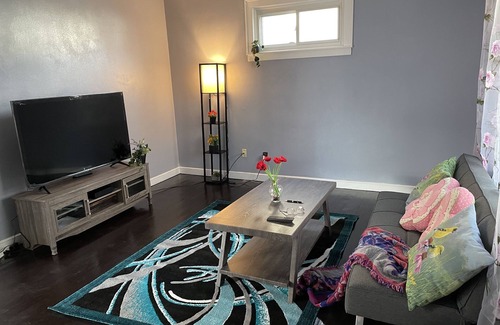 North End House | New renovated 1B/1B entire unite