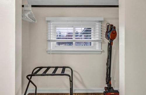Berea House | New Renovated 1BR with King Modern Comfort