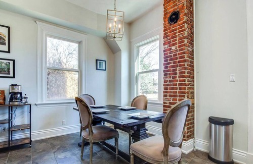 Bonnycastle House | New Renovated 2BR Highland Home Hot Tub Playground