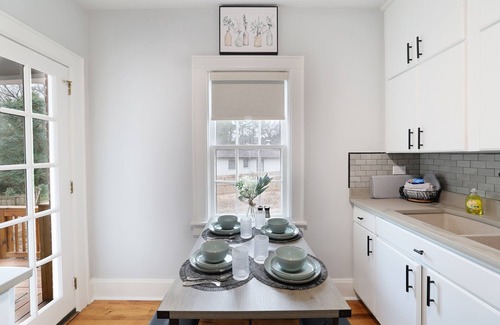 Durham House | *New & Renovated* MCM Duplex 3 mi to DT Durham