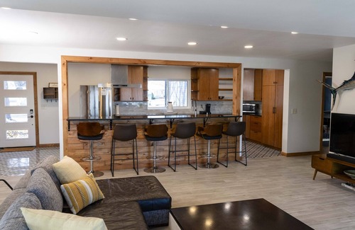 Oshkosh House | New Renovation! Gorgeous Lake Views! Outdoor Hot Tub, Huge open concept rooms!