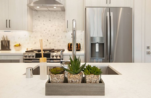 Golden Hill Condo | NEW Residence w/Private Rooftop, Patio and Steps to downtown.