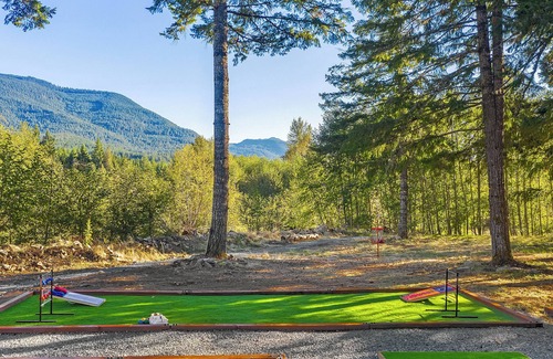Packwood House | New- River Retreat w/hot tub, beach & arcade/game room