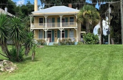 Palatka House | NEW! Riverfront Home with DOCK- South Historic District- Bring Your Boat!