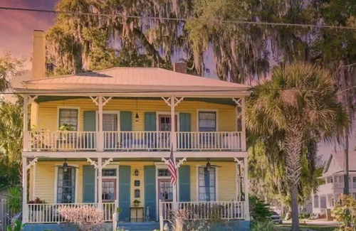 Palatka House | NEW! Riverfront Home with DOCK- South Historic District- Bring Your Boat!