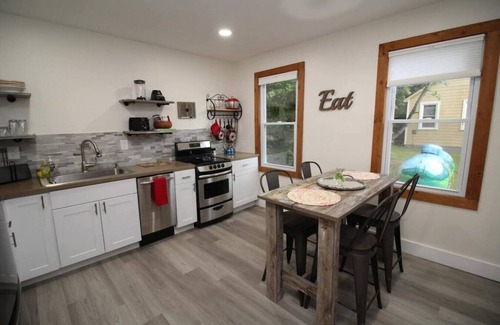 Hurleyville House | New! Romantic Agrihood Bungalow Getaway-Fireplace/WiFi