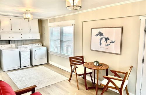 Oak Harbor Cottage | New: Romantic Winter Getaway w/Igloo