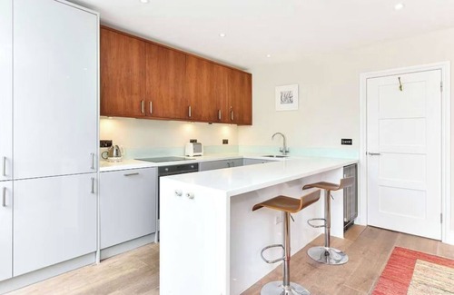 Golborne Apartment | (New) Rooftop eyrie in heart of vibrant Notting Hill