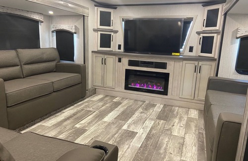 Buda House | NEW RV IN NEW RV PARK WITHIN MINUTES OF DOWNTOWN AUSTIN AND 1 MILE OFF I-35
