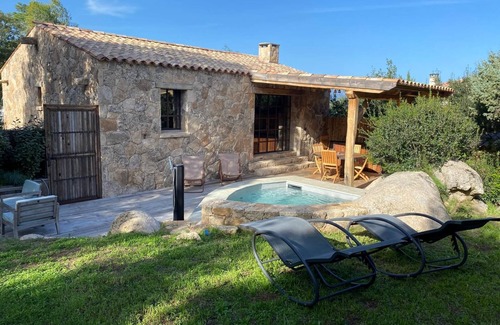 Santa Giulia Villa | New sea and mountain accommodation, fully equipped kitchen