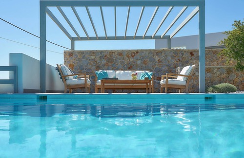 Katakali Villa | New Sea Side Villa with private pool and great views. Amazing for families