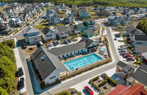 Seabrook House | *NEW* Seabrook's Ocean Eyrie: Dog Friendly, Charging Station!
