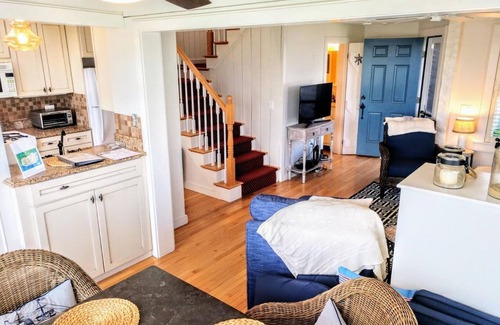 Mashpee Cottage | New Seabury cottage, stunning ocean views, steps to private beach in maushop