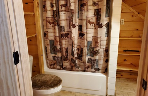 Knoxville Cabin | New secluded cabin. Quiet, Private drive.
