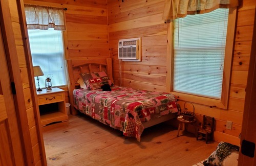 Knoxville Cabin | New secluded cabin. Quiet, Private drive.
