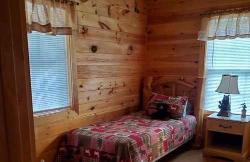 Knoxville Cabin | New secluded cabin. Quiet, Private drive.