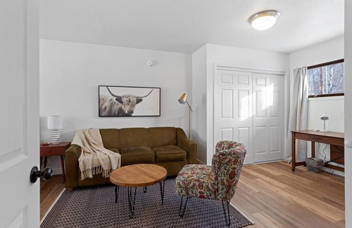 Palmer Apartment | *NEW* Serene Stay in Palmer!
