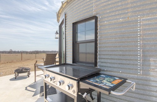 Bell County House | NEW! Silo Inn - Sugar Studio Bungalow - Pets Allowed