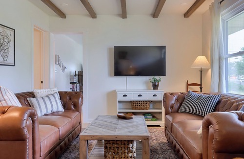 Ronks House | New! Sleeps 16! Across from Sight&Sound! Location!
