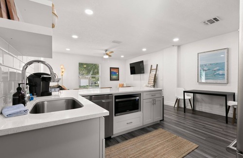Courier City - Oscawana Apartment | NEW! SoHo Sanctuary - Gorgeous Apartment Steps to S Howard Ave with Fenced Yard