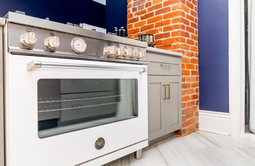 Beechmont House | *New* Sophisticated 4BR in Prime Central Location