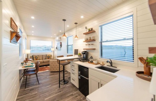 Alpine House | New Southwest Shipping Container-in Alpine
