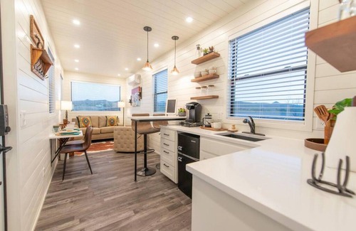 Alpine House | New Southwest Shipping Container-in Alpine