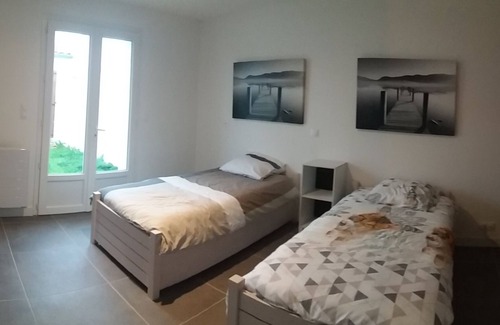 Arceau House | new spacious house in quiet village near cycle track, 2.5 KM