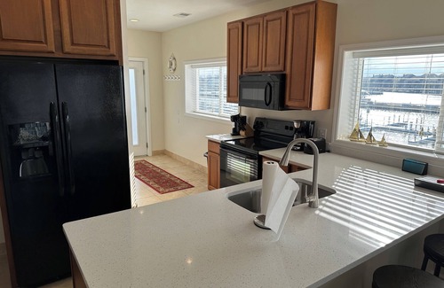Gypsum Condo | NEW spacious 2 BR/2 BA w. pool, dockage available, bar