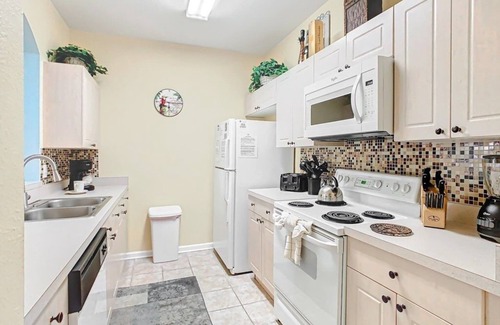 Windsor Palms Condo | NEW! Spacious 3BR Condo Near Disney w/ Resort Amenities