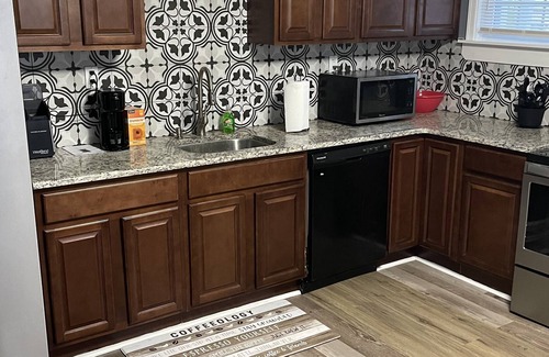Chester House | New Spacious, Cozy, Clean, Sanitized Home for you! Bring the whole family!