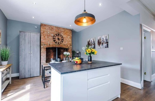 Salford House | NEW! Spacious Home, Ideal for Groups, FREE Parking