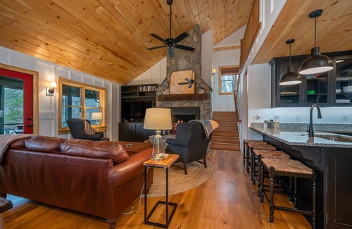 Mill Spring House | New Spacious Perfect Lake House -11 miles to TIEC