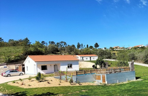 Tomar Bed & Breakfast | NEW spacious room, swimming pool, terrace, large garden, outdoor kitchen