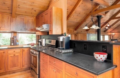 Stowe Ski Chalet | New Spacious Stowe Home, Stowe Mt Views. Woodstove