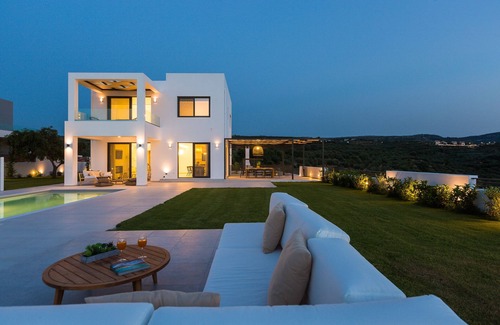 Skouloufia Villa | New Spacious Villa With Stunning views