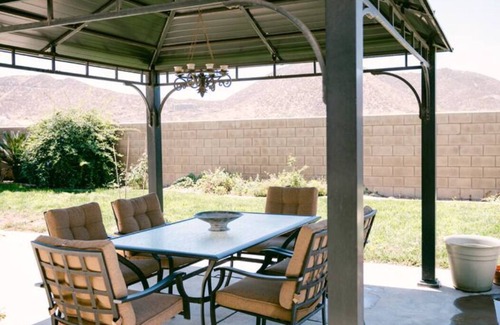 Hemet House | ✨New✨Sparkling Clean Cozy Charmer! Family Friendly w/Mountain Views⛰