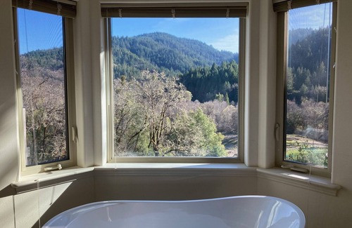 Willits House | NEW! Stellar Jay Valley oasis-pool & hot tub!