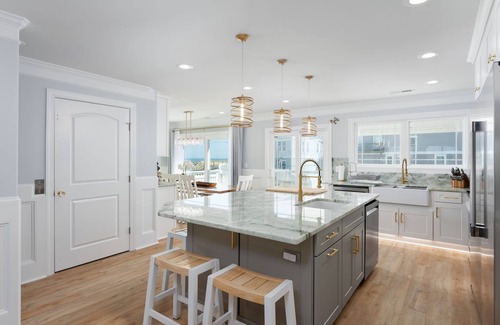 Topsail Beach House | NEW! Steps to beach, Ultra Premium, Free Early Check-in, Kayaks, Hot Tub,