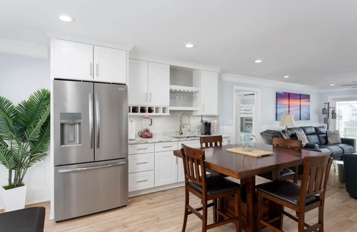 Topsail Beach House | NEW! Steps to beach, Ultra Premium, Free Early Check-in, Kayaks, Hot Tub,