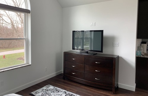Huntsburg Apartment | New studio apartment just minutes from wine country and Lake Erie