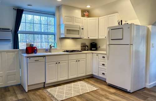 Stowe Apartment | NEW! Studio Loft in Stowe Hollow