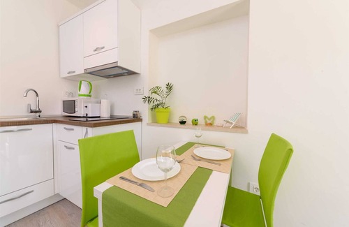 Bol Apartment | New Studio Olive for 2 - sea view, large balcony