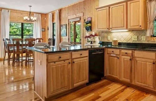 Sautee Nacoochee Cabin | New! Stunning Cabin just Minutes to Helen