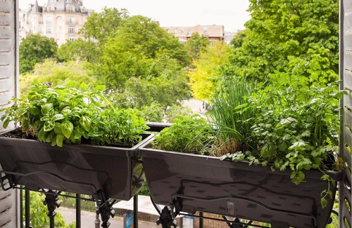 3rd Arrondissement Apartment | NEW Stunning Marais View - Luxury 3 Bedrooms w/En Suite Bathrms & AC, Elevator